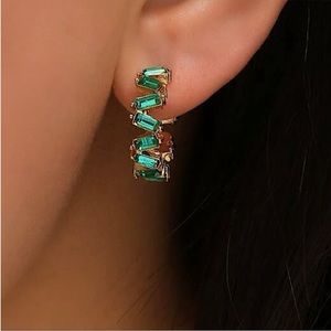 💚🆕 emerald green huggie hoop earrings